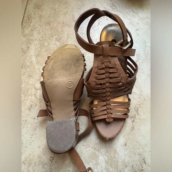 Heels - Picture 3 of 3